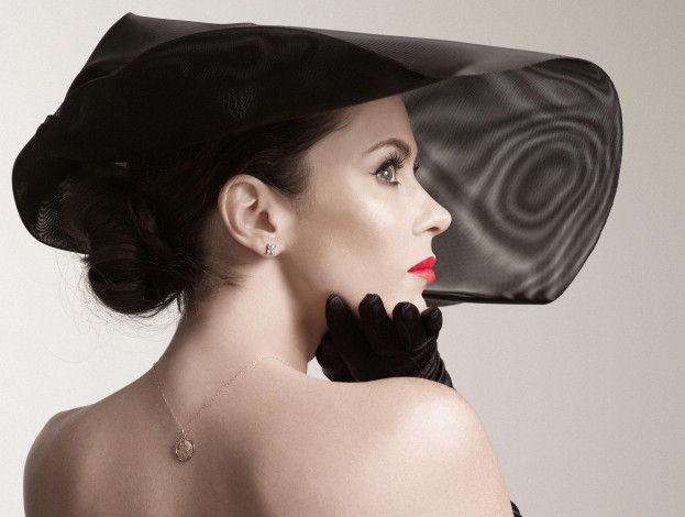 Обои картинки фото _Unsort -НЕ ВЫБИРАТЬ  , девушки, , не, выбирать, серьги, шляпа, профиль, перчатки, кулон