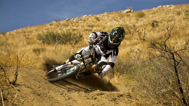 Обои картинки фото mountain, bikes, спорт, велоспорт, велосипедист, горы