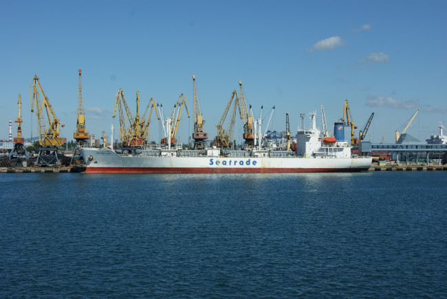 Обои картинки фото корабли, порты, причалы, корабль, небо, вода, краны, одесса