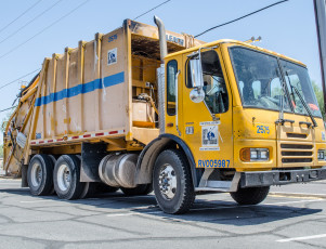 Картинка автомобили мусоровозы мусорщик