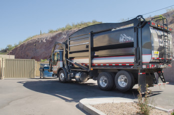 Картинка автомобили мусоровозы мусорщик