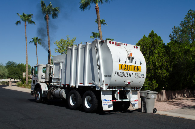 Обои картинки фото автомобили, мусоровозы, мусорщик