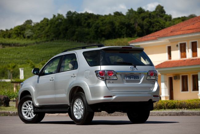 Обои картинки фото автомобили, toyota, 2012г, sw4, hilux