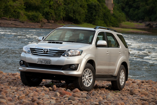 Обои картинки фото автомобили, toyota, hilux, sw4, 2012г