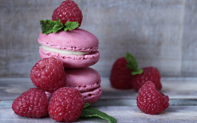 Обои картинки фото еда, макаруны, лакомство, малина