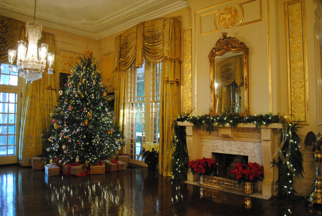 Обои картинки фото праздничные, Ёлки, камин, елка, гирлянда