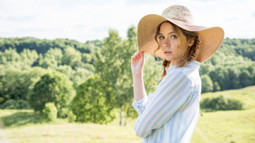 Картинка девушки ксения+кокорева ксения кокорева женщины портрет шляпка на природе соломенная в шляпках косы брюнетки