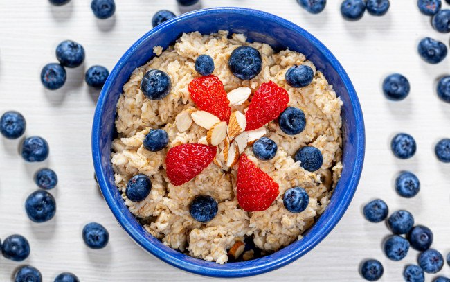 Обои картинки фото еда, вторые блюда, овсяная, каша, малина, черника