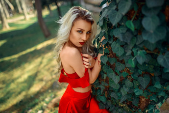 Картинка девушка+-+girl девушки -+блондинки +светловолосые девушка женщина блондинка светловолосая сексуальная модель звезда позирует разная обувь верхняя стильная одежда нижнее эротическое бельё трусы лифчик колготки чулки аксессуары макияж и множество элементов на фотографии