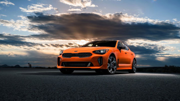 Картинка kia+stinger автомобили kia оранжевый площадка небо облака