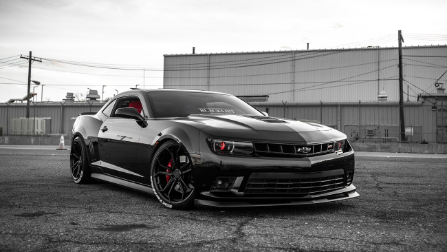 Обои картинки фото chevrolet camaro, автомобили, camaro, черный, площадка, здание