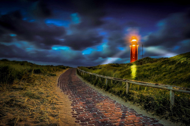 Обои картинки фото природа, маяки, маяк, тучи, дорога, поля