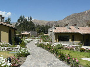 Картинка города улицы площади набережные перу отель