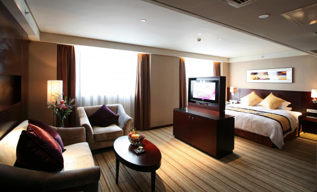 Обои картинки фото интерьер, другое, кресло, окно, кровать, подушки, телевизор