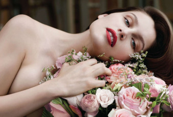 Картинка Laetitia+Casta девушки розы цветы