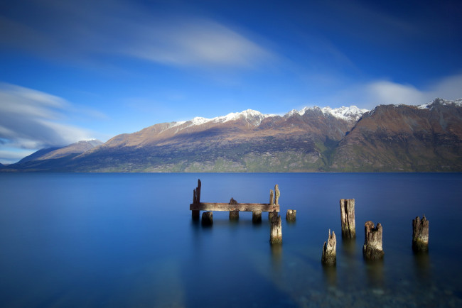 Обои картинки фото природа, реки, озера, озеро, горы, сваи