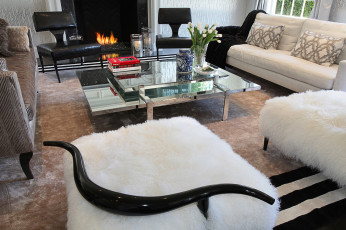 Картинка интерьер гостиная камин мебель стиль цветы living room fireplace furniture style colors