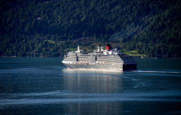 Картинка queen+victoria корабли лайнеры лайнер река queen victoria