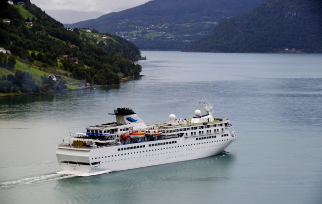 Обои картинки фото voyager, корабли, лайнеры, река, лайнер