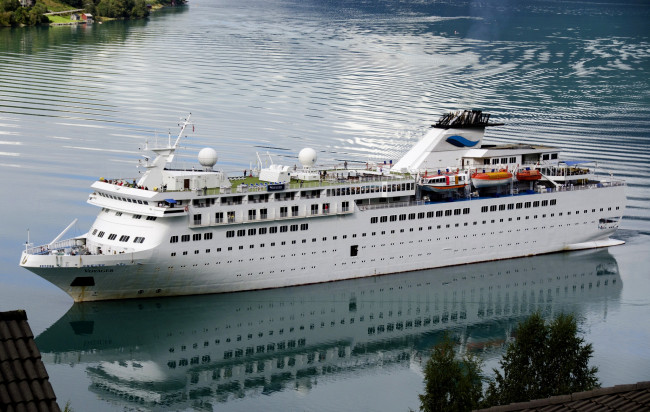 Обои картинки фото voyager, корабли, лайнеры, река, лайнер