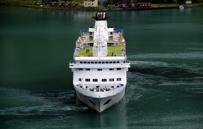 Обои картинки фото voyager, корабли, лайнеры, река, лайнер