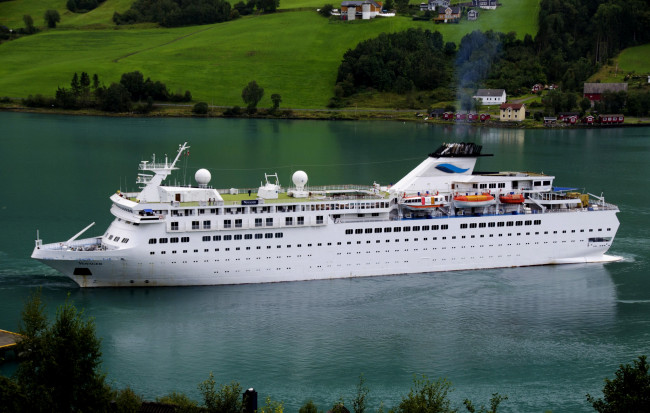 Обои картинки фото voyager, корабли, лайнеры, река, лайнер