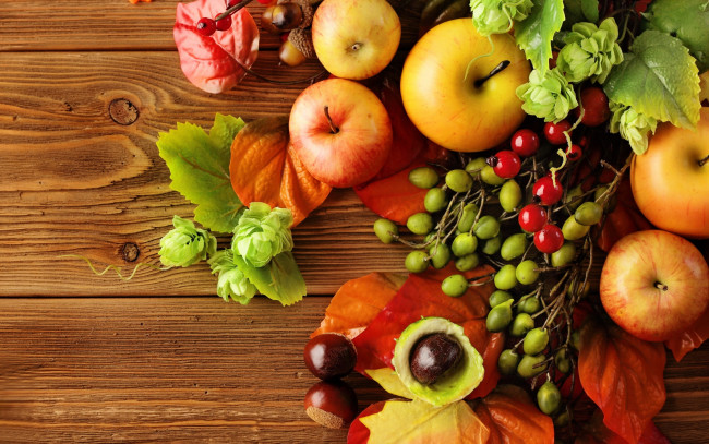 Обои картинки фото разное, ремесла,  поделки,  рукоделие, autumn, leaves, berries, still, life, harvest, fruit, apples, натюрморт, яблоки, листья, осень