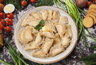 Картинка еда пельмени +манты +вареники картошка вареники овощи лук яйцо