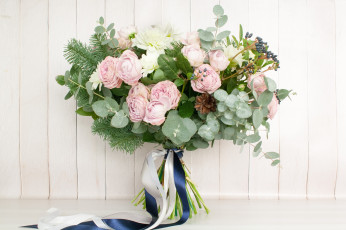 Картинка цветы букеты +композиции лента зелень розы букет