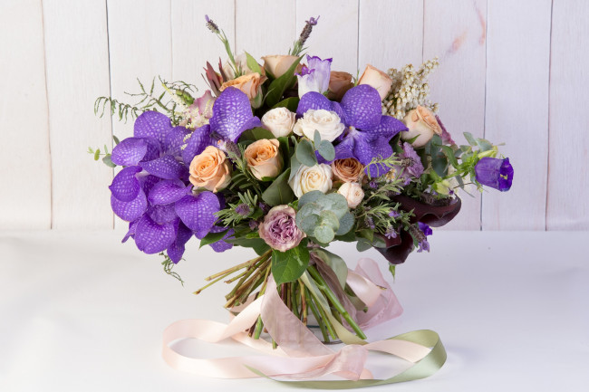 Обои картинки фото цветы, букеты,  композиции, букет, розы, орхидеи