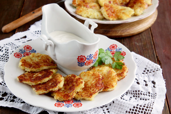 Обои картинки фото еда, разное, сметана, картофельный, драники