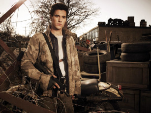 Картинка кино+фильмы falling+skies drew roy