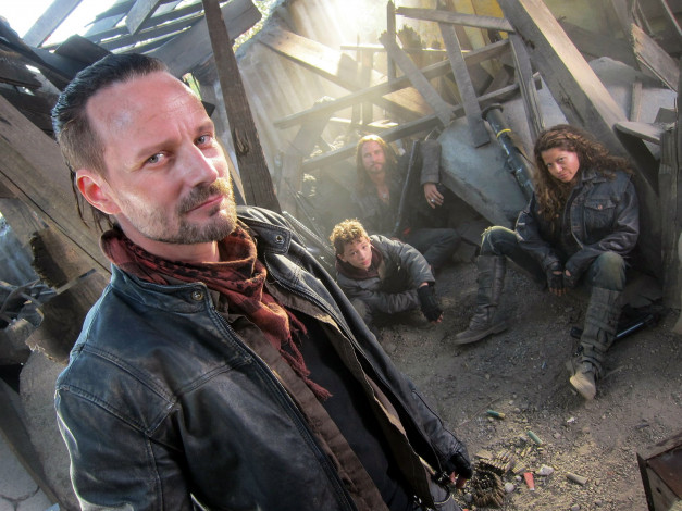 Обои картинки фото кино фильмы, falling skies, apocalyptic, thriller, action