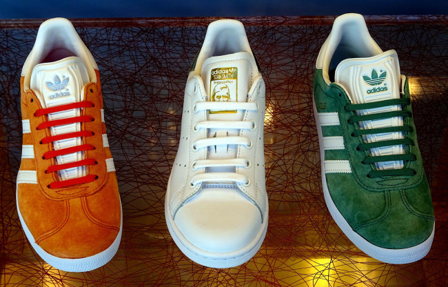 Обои картинки фото бренды, adidas, кроссовки