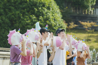 Картинка разное знаменитости ван ибо люди маски команда игра