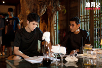 Картинка разное знаменитости ван ибо стафф