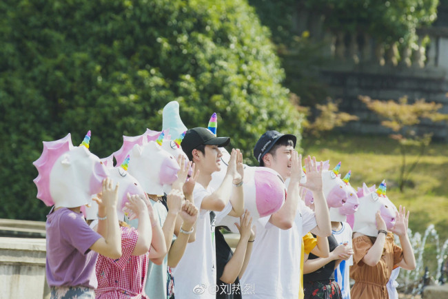 Обои картинки фото разное, знаменитости, ван, ибо, люди, маски, команда, игра