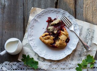 Картинка еда пироги ноты тарелка вилка листья