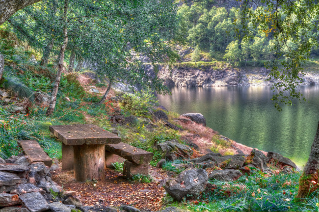 Обои картинки фото природа, реки, озера, скамейка, осень, река, лес