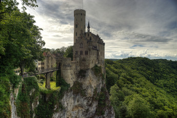 Картинка города -+дворцы +замки +крепости скала леса замок