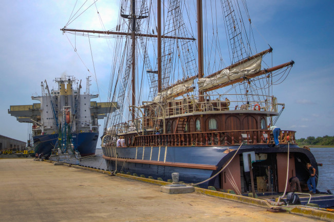 Обои картинки фото корабли, порты ,  причалы, суда, пристань