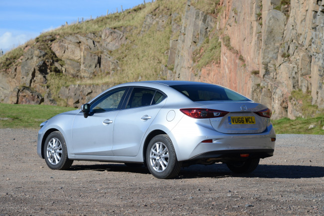 Обои картинки фото автомобили, mazda, uk-spec, sedan, mazda3