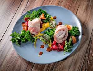 Картинка еда мясные+блюда вкусно зелень рулеты