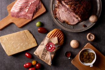 Картинка еда мясные+блюда мясо бекон булка