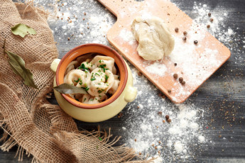 Картинка еда пельмени +манты +вареники горшок специи