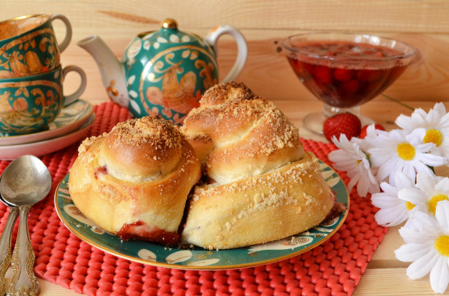 Обои картинки фото еда, хлеб,  выпечка, варенье, выпечка, булочки, чашки