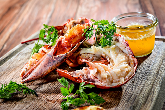 Обои картинки фото еда, рыба,  морепродукты,  суши,  роллы, краб, мясо, краба, зелень, вкусно