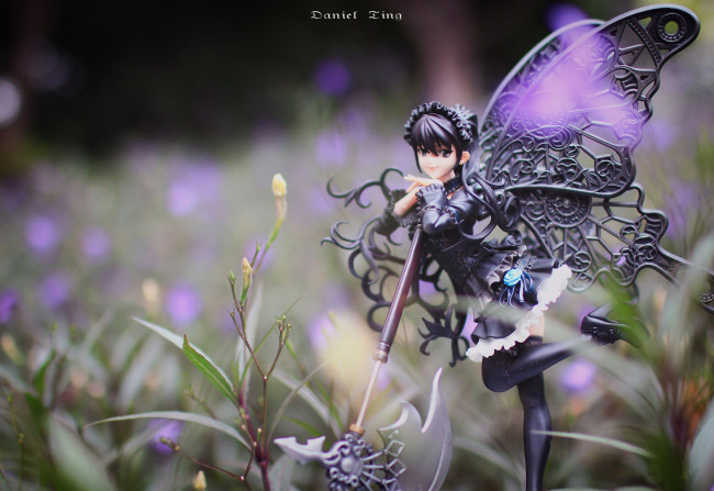 Обои картинки фото разное, игрушки, трава, фея, игрушка