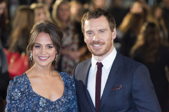 Картинка разное знаменитости улыбки michael fassbender люди пара актеры alicia vickander