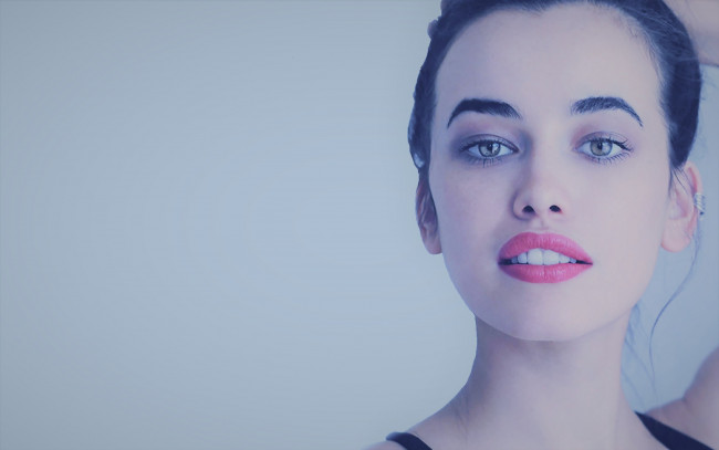 Обои картинки фото девушки, sarah stephens, улыбка, модель, лицо, шатенка